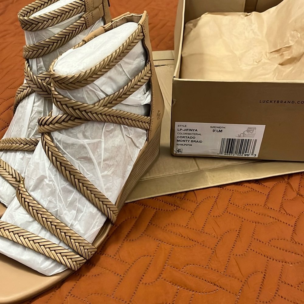 Women’s Lucky brand wedge sandals tan - 9 1/2 - brand new. (Lid to box is torn.)